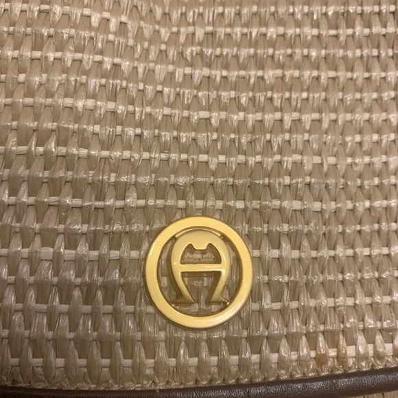 New Old Stock Etienne Aigner Shoulder Bag has tag and key ring Tan - Picture 11 of 15